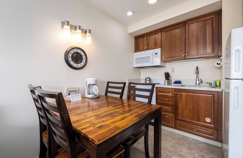 Ocean City Hotel | Surfcrest Resort