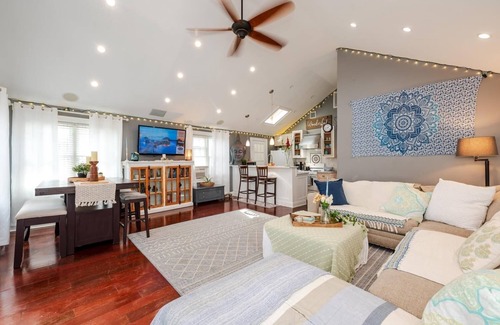 Long Beach House | Surfer's Cottage steps from the beach and right by JFK