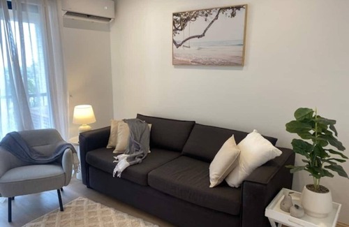 Surfers Paradise Apartment | Surfer's serenity
