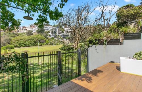Tamarama Apartment | Surfers' Loft Tamarama - direct access to the beach