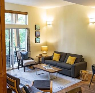Ucluelet Apartment | Surfers' Nest - Waterfront home in Ucluelet