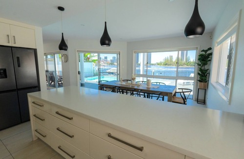 Surfers Paradise House | Surfers Paradise Waterfront Home with Pool & Dock