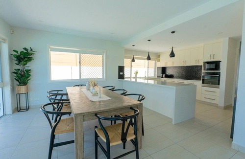 Surfers Paradise House | Surfers Paradise Waterfront Home with Pool & Dock