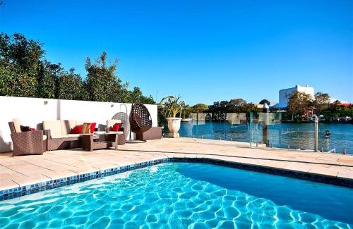 Surfers Paradise House | Surfers Paradise Escape Heated Pool STAY 5 PAY 4