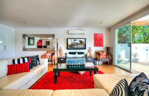 Surfers Paradise House | Surfers Paradise Escape Heated Pool STAY 5 PAY 4