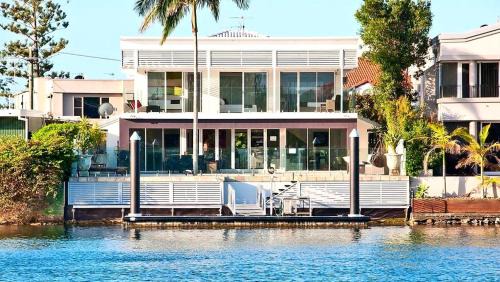 Surfers Paradise House | Surfers Paradise Escape Heated Pool STAY 5 PAY 4