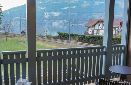 Darligen Apartment | Surfers Studio with pool and beach, near Interlaken and Grindelwald
