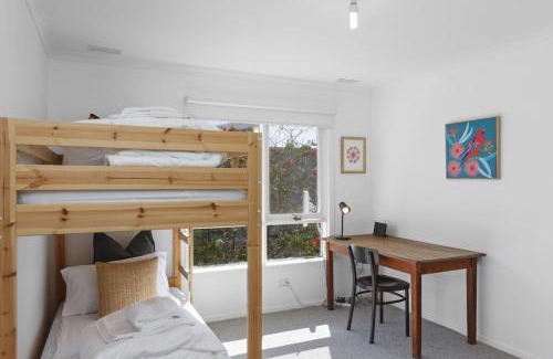 Skenes Creek House | Surfs Up - Ocean views and Wi-Fi