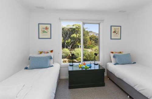 Skenes Creek House | Surfs Up - Ocean views and Wi-Fi