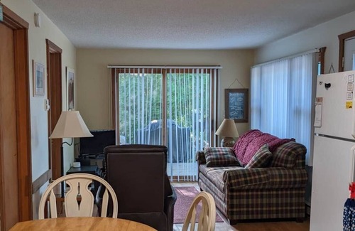 Oscoda House | (Surfside #1) 2BR Beach Access On Lake Huron