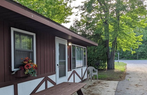 Oscoda House | (Surfside #1) 2BR Beach Access On Lake Huron