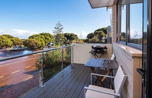 Yallingup Apartment | Surfside 3A Vibrant Yallingup Beachfront Living