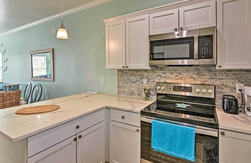 Surfside Beach House | Surfside Beach House w/ Balcony & Ocean Views!