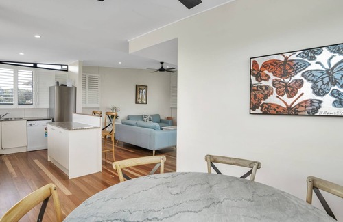 Rainbow Beach House | Surfside Beach House 17 - Rainbow Shores. Swimming pool, two minute walk to beach, air conditioning