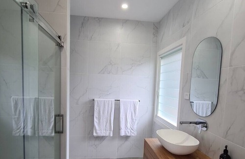 Catherine Hill Bay House | Surfside Retreat - New home 500m walk to the beach