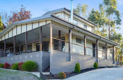 Merrijig House | Surrender Just 5 mins from the Mt Buller Gates Available all year round for Summer and Winter holida