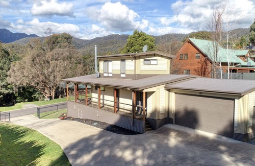 Merrijig House | Surrender Just 5 mins from the Mt Buller Gates Available all year round for Summer and Winter holida