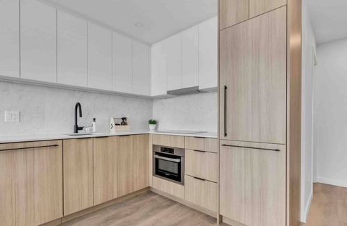 Surrey Apartment | Surrey Flat with Views