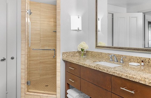 Palm Desert Resort | Surrounded by Beautiful Grounds, Golf Courses, 5 pools & more for entire family