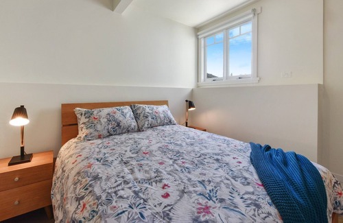 East Launceston Apartment | Surrounded by gorgeous gardens