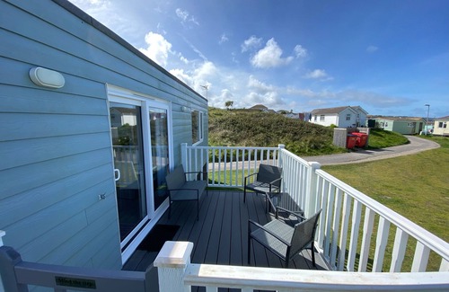 Hayle Apartment | Surrounded by grassy dunes, big skies and just a short walk from the stunning stretch of beach