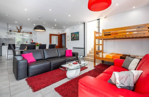 Bratulici House | Surrounded by greenery and located in the small Istrian village of Bratuli.