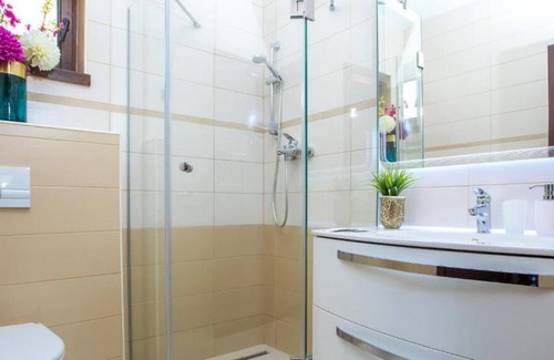 Mukinje Bed & Breakfast | Surrounded by Greenery and Featuring a Garden, B&B is Perfect Getaway
