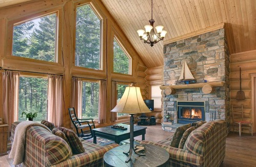 Fiddler Lake Resort Ski Chalet | Surrounded by nature, lake access and hot tub