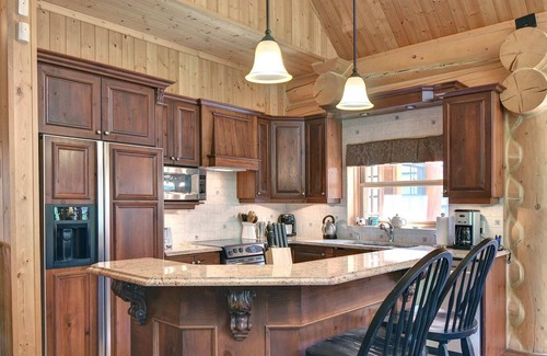 Fiddler Lake Resort Ski Chalet | Surrounded by nature, lake access and hot tub