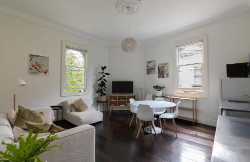 Surry Hills Apartment | Surry Hills Chic right on Crown St