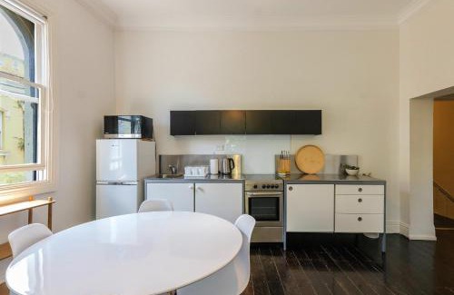 Surry Hills Apartment | Surry Hills Chic right on Crown St
