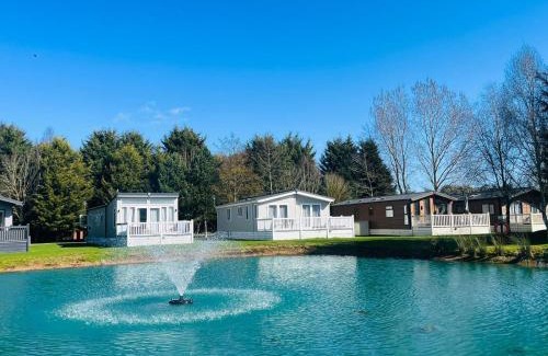 Allerthorpe Cabin | Sutton Lodge with Hot Tub