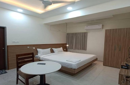 Indore Apartment | SwageStay Scheme No 114 Near CHL 114