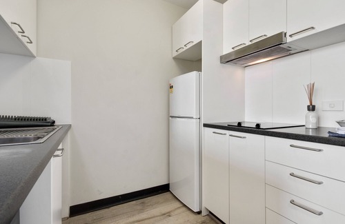 Adelaide Central Business District Apartment | Swainson on Synagogue - 1401