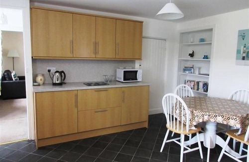 Dalbeattie Cottage | Swallow Cottage - a cottage that sleeps 6 guests in 3 bedrooms