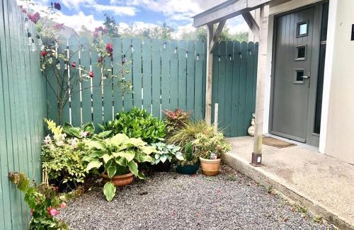 Sutton Cross Apartment | Swallow's Rest Garden Apartment
