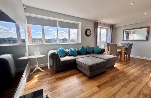Newcastle-upon-Tyne Apartment | Swan Apartments 2A by Week2Week