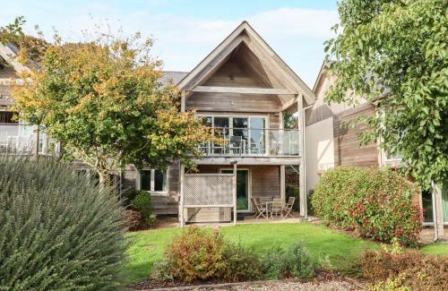Eleighwater House | Swandown, 19 Poldon