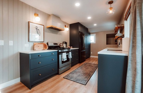 Historic Railroad District House | Swank House on Main St in Ashland