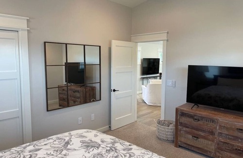 Windsor House | Swanky Cottage Perfect for 1 to 2 Guests