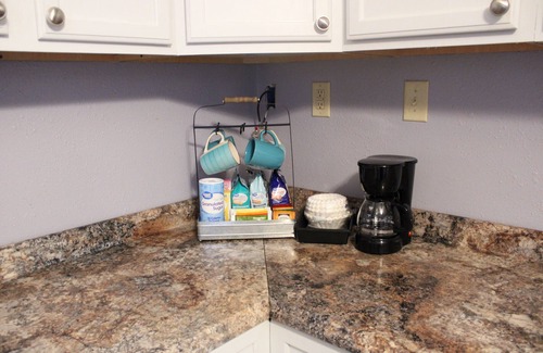 Alton Apartment | Swanky fun city apartment close to Fast Eddie’s! Minutes from downtown Alton.