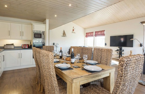 Hopton Cottage | Swedish timber-style house, with sauna and hot tub, on a 400-acre estate.