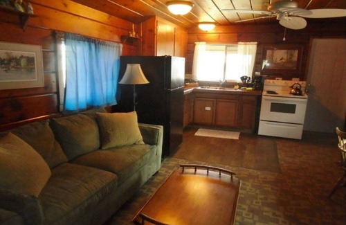 Bayview Cabin | Sweeping by the lake by the lake