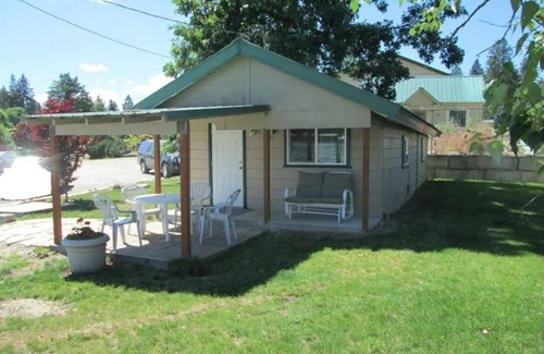 Bayview Cabin | Sweeping by the lake by the lake