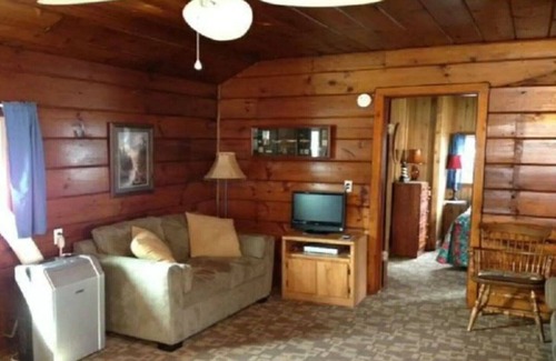 Bayview Cabin | Sweeping by the lake by the lake