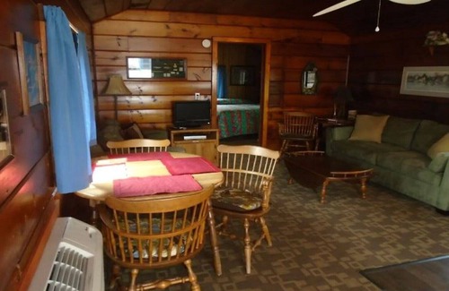 Bayview Cabin | Sweeping by the lake by the lake
