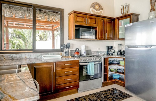 Dominical House | Sweeping ocean views, private infinity edge pool, & short walk to beach