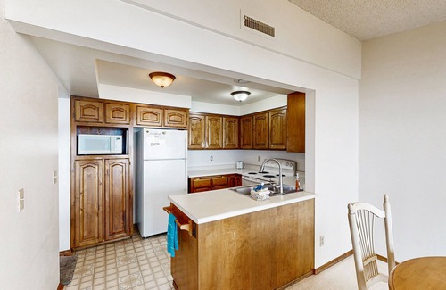 Brookings Condo | Sweeping Oceanfront Views Await Tranquil Condo w/Balcony, Beach Access, W/D