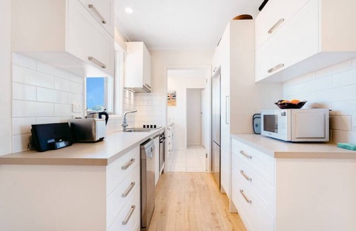 Mentone Apartment | Sweet 1BR Unit Near Beach With Free Parking