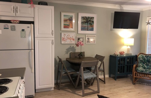 Folly Field Condo | SWEET, CLEAN & INVITING C355 - ocean view - close 2 elevator - well equipped